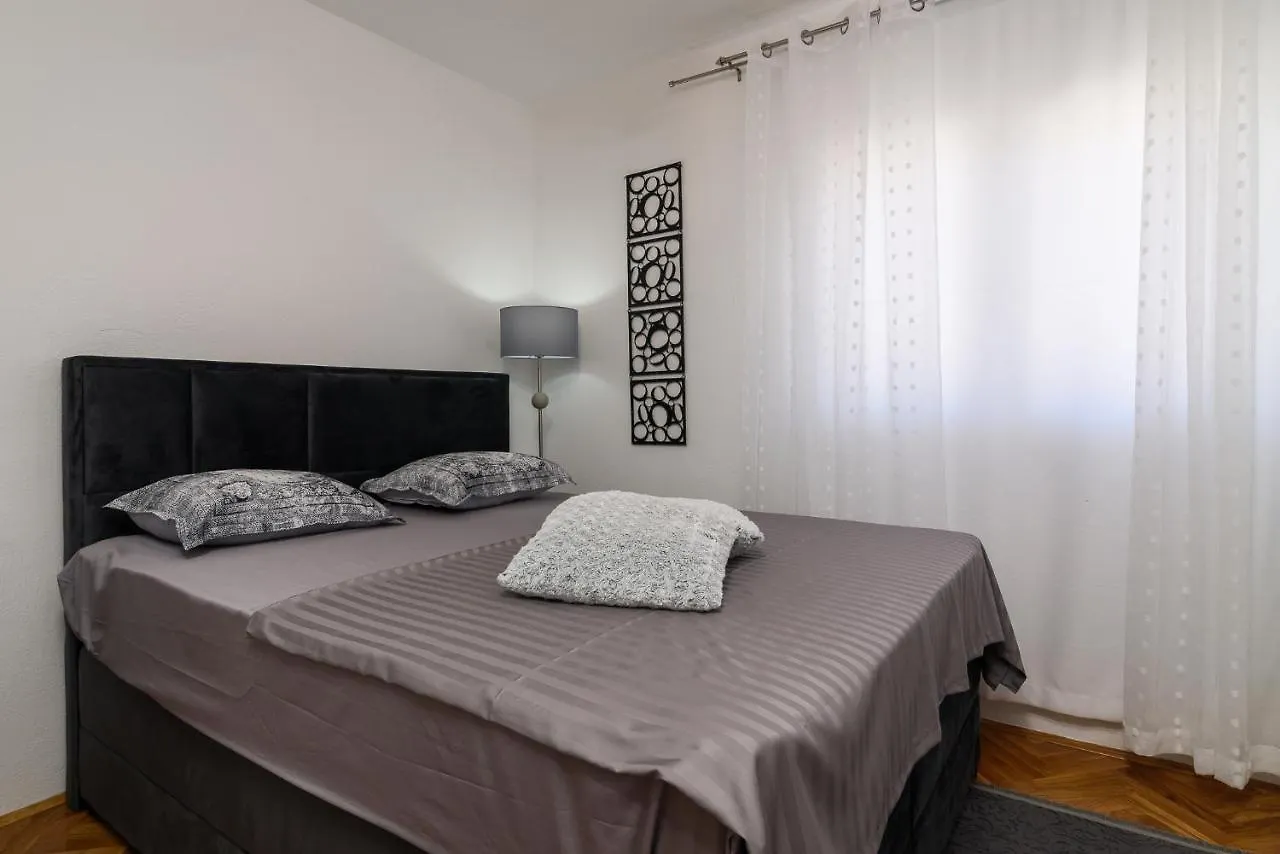Holiday home House With A Sea View With Private Parking - Okrug Gornji Villa Trogir