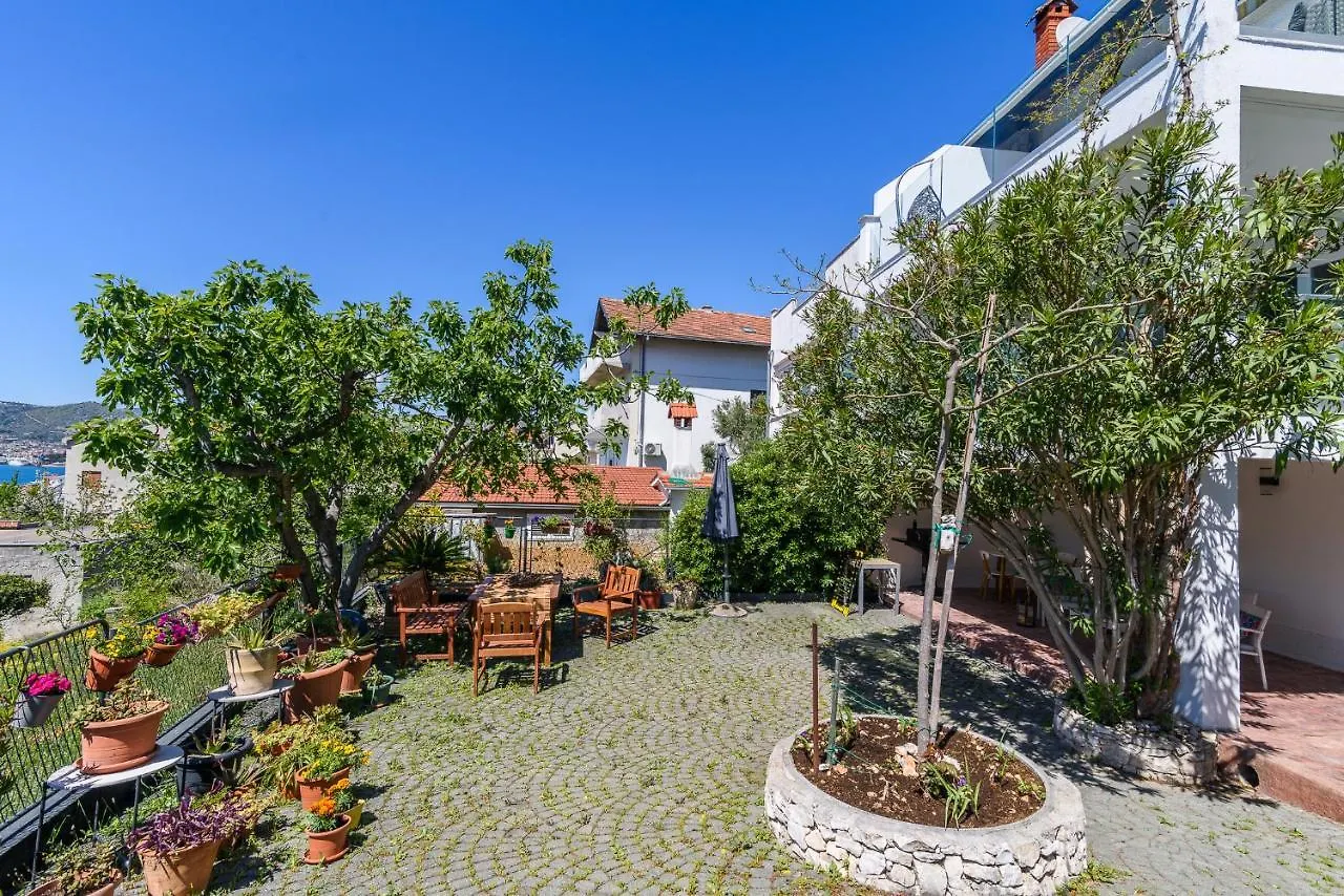 Villa House With A Sea View With Private Parking - Okrug Gornji Trogir